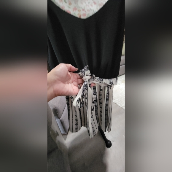 Lily Rose Elegant Black Romper Size Small - Picture 4 of 5